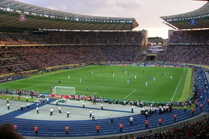 Estadio de fútbol lleno de público