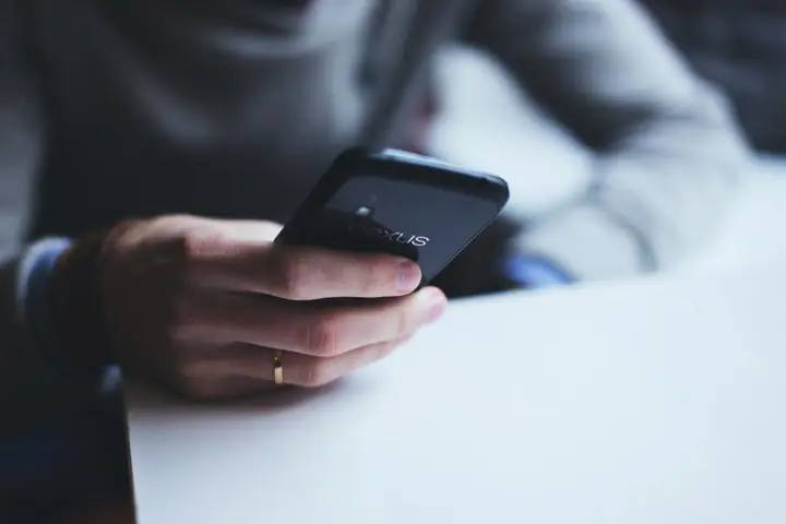 Smartphone en la mano