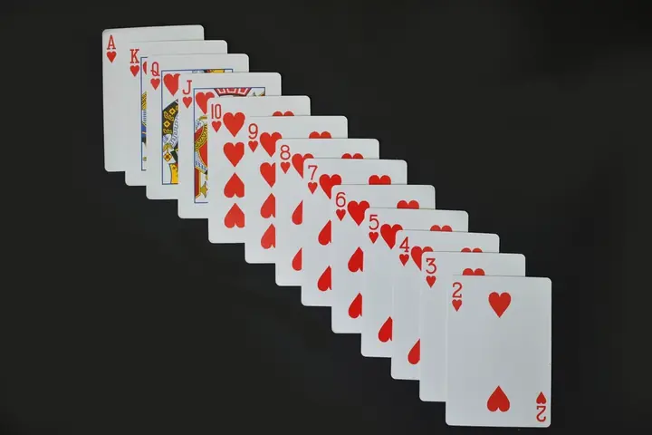 Cartas de corazones en fila